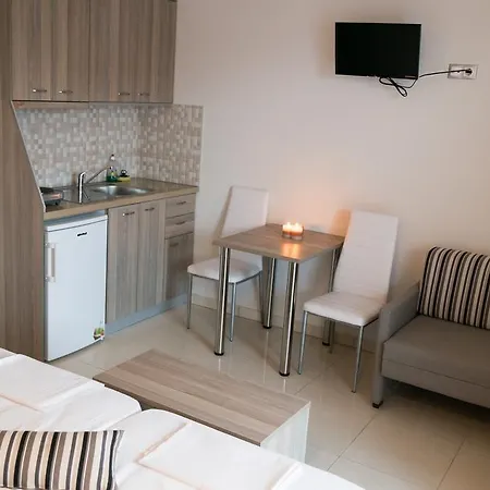 Adonis Apartments Апартаменты *